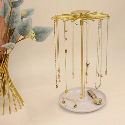 Porte bijoux Élégant placé côté fleurs