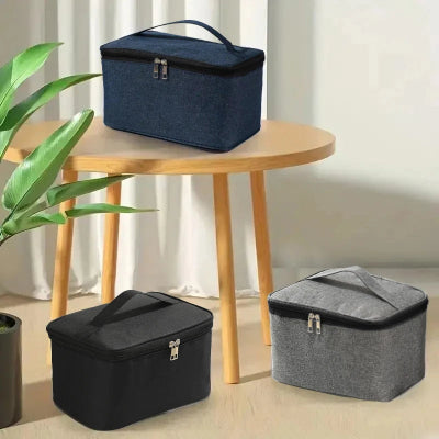 Trousse de toilette homme Voyage Élégant gris noir bleu foncé placées dans salon