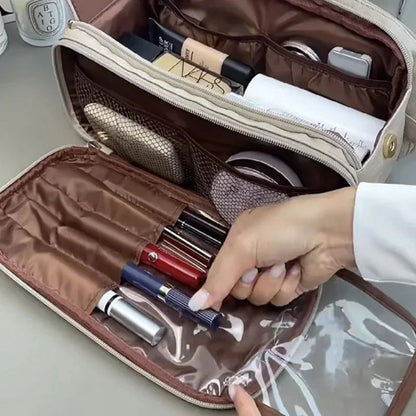 Trousse de maquillage - Luxe - Élégance - Rangement innovant - beige - ouverte avec compartiments filets