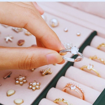 Boite-a-bijoux-prestige-rangement-innovant-avec-une-bague-de-diamant