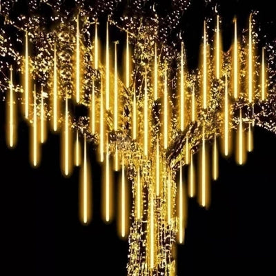 Guirlande LED Météore Jardin allumée lumière blanc chaud décoration arbre allumée la nuit