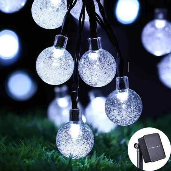 Guirlande solaire Luminéco lumière blanche froide allumée décoration jardin 