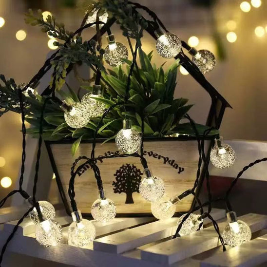 Guirlande solaire Luminéco lumière blanche froide allumée décoration pot fleurs 