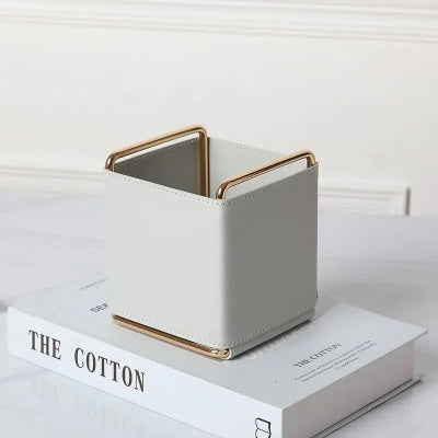 Rangement-Bureau-Boîte-De-Rangement-NordicStorage™-Rangement-innovant-couleur-blanc-posé-sur-un-livre