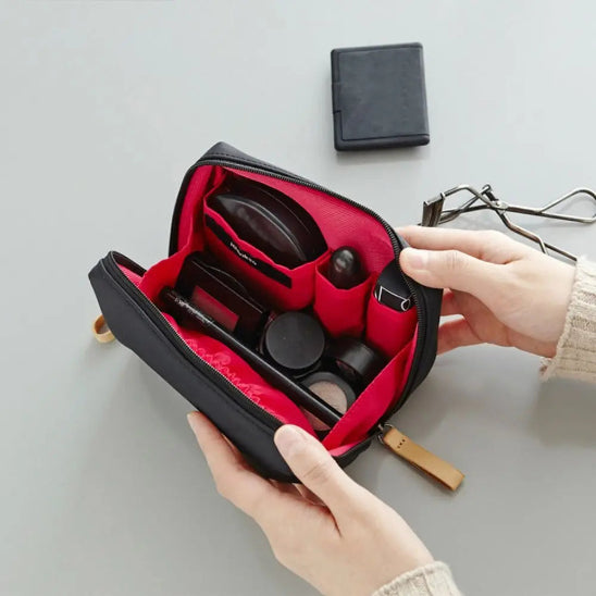 Trousse maquillage - Élégante - Rangement innovant - noir et  rouge