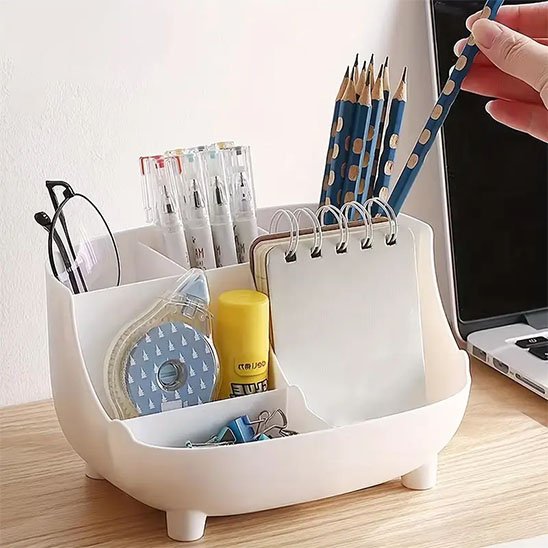Organisateur de bureau ProEspace blanc posé sur bureau côté ordinateur